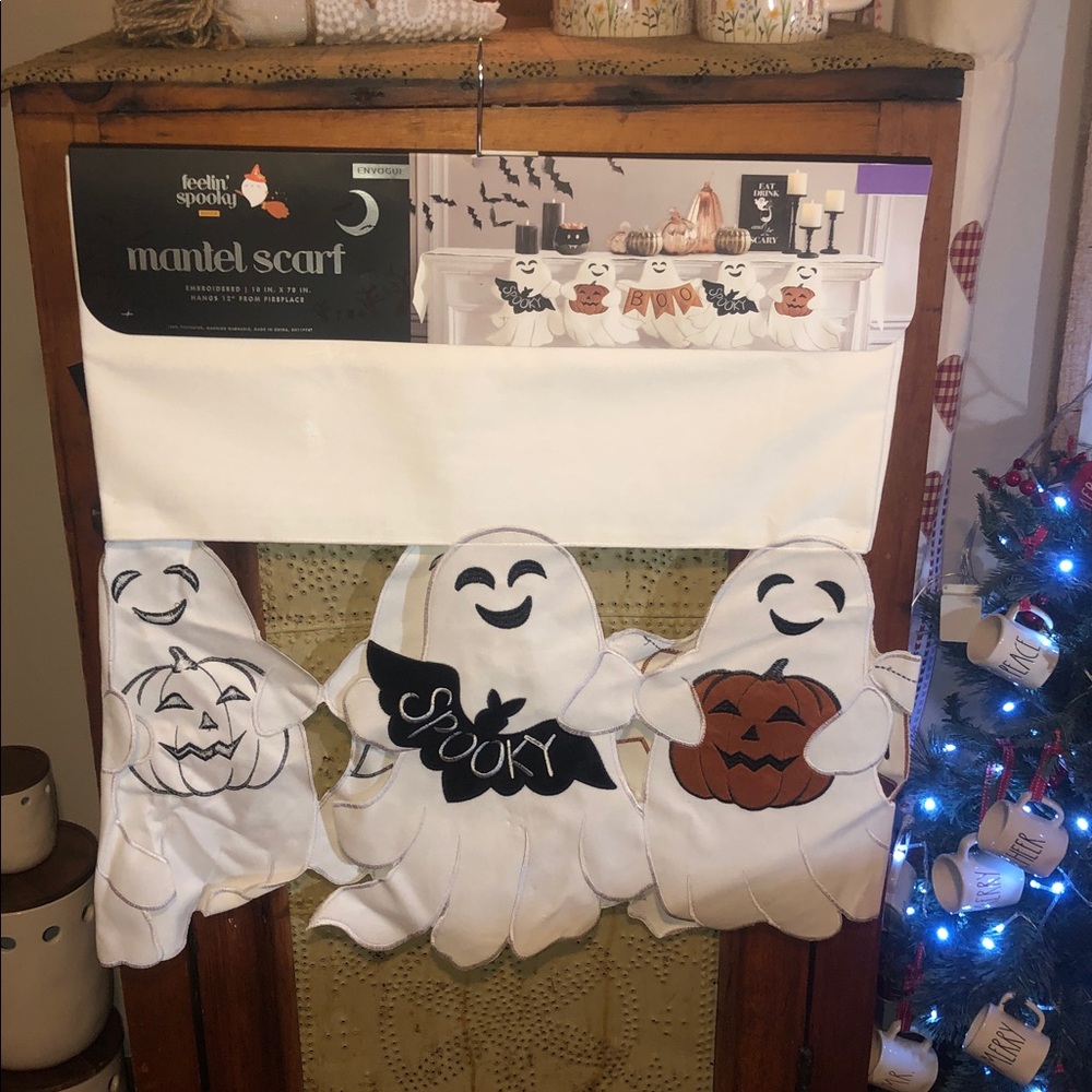 Envogue Feelin' Spooky Embroidered Mantel Scarf with Ghost Design - Picture 5 of 8